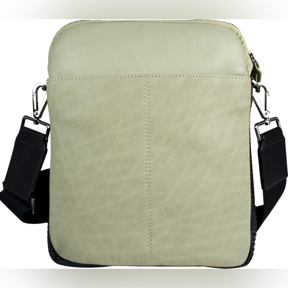 Modern The Police Genuine Leather w/Tech Trim Cross Body Bag Designed in Italy - Picture 4 of 14